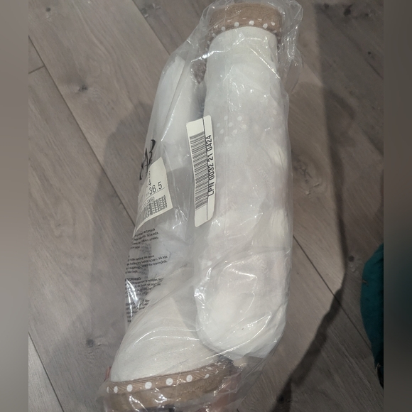 JustFab white boots brand new - Picture 3 of 7